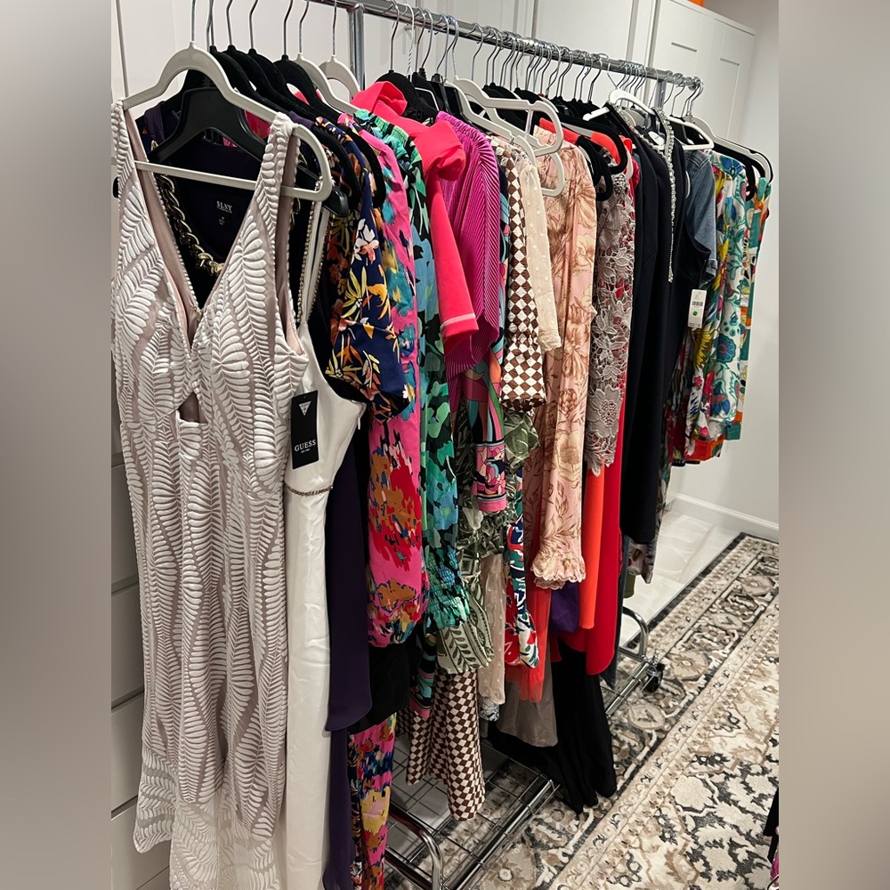 BUNDLE 50 ITEMS NWT/NWOT DRESSES,JUMPSUITS ,SKIRTS ……